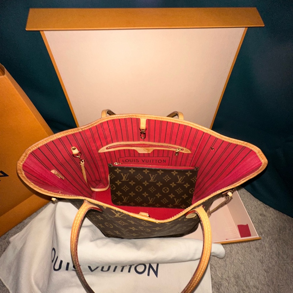 2017 Louie Vuitton Neverfull. Red lining with mini bag and original box/bag. - Picture 11 of 16